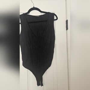 Fashion Nova Black Scoop Neck Tank Top. SIZE L